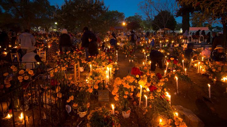 Panteones en día de muertos en México